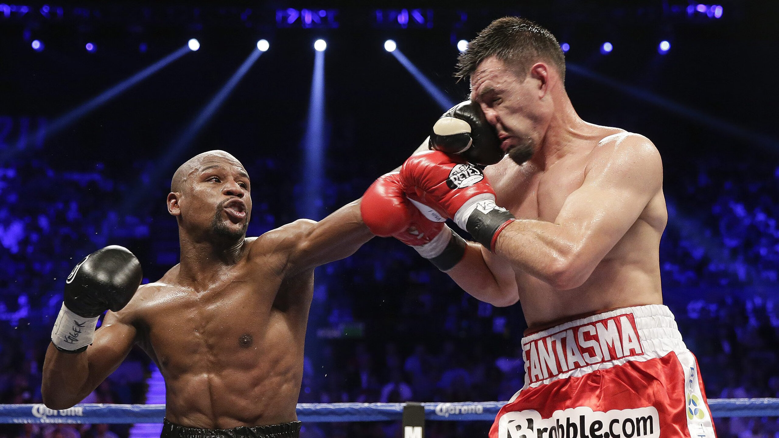 绿茵与硬木的交汇,当世界杯焦点战遇见CBA巅峰对决