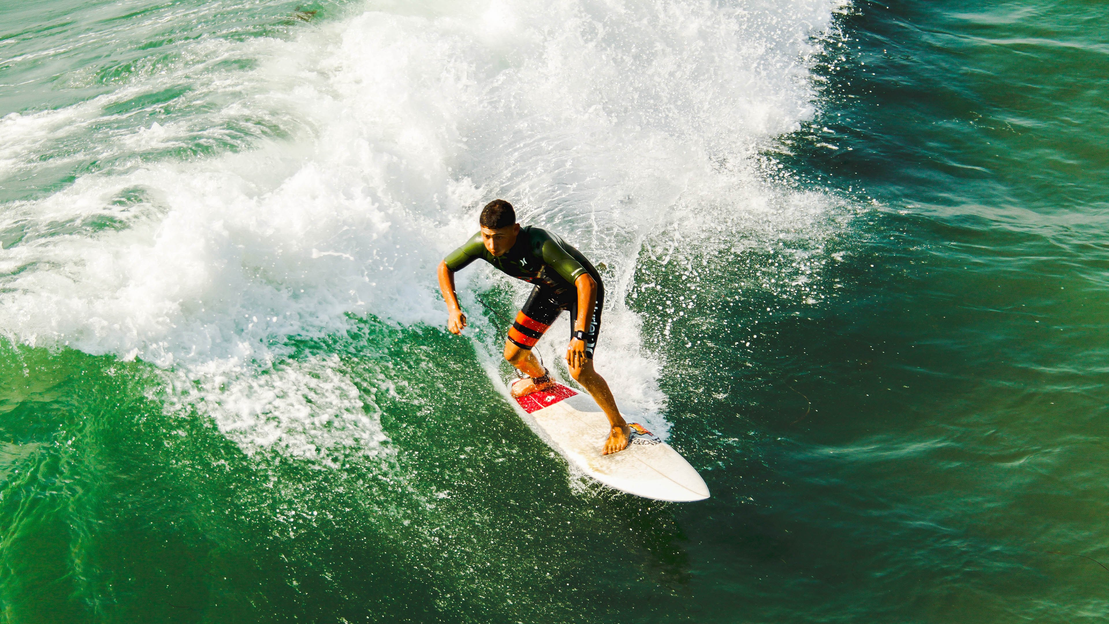卡塞米罗爆发，阿尔及利亚节奏掌控曼联