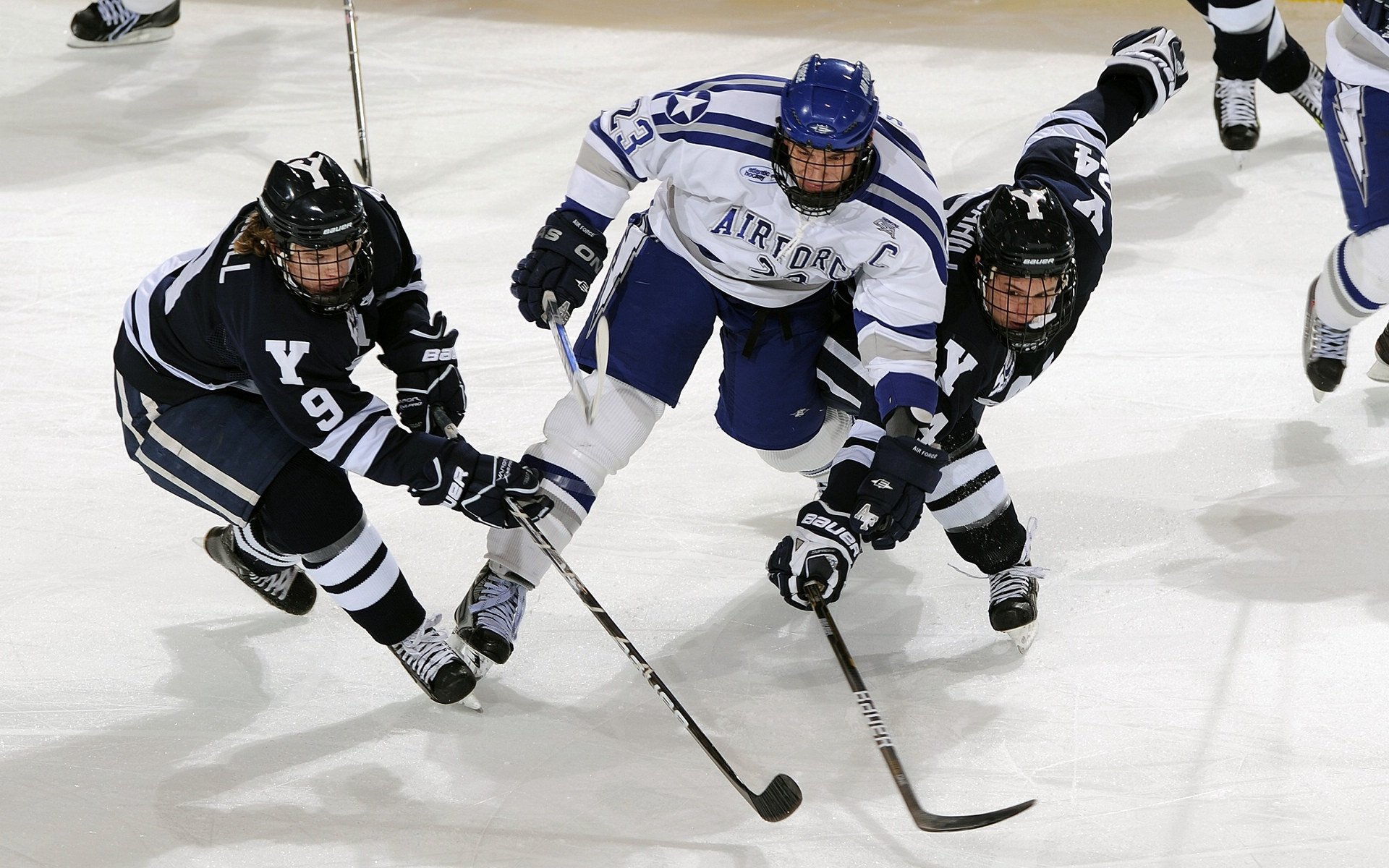 范弗利特独挑大梁！尼克斯力克黄蜂，他用实力打破所有质疑